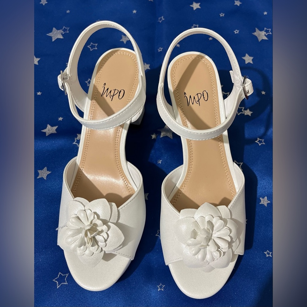 Impo Women's Cream Sandals with Floral Detail